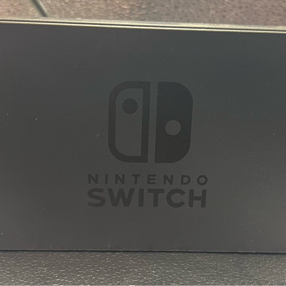 Nintendo Switch Console HAC-001 w/ Joy Con + Dock + AC +HDMI. Plus Micro SD card - Picture 5 of 7